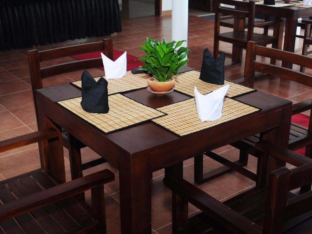 Sihilro Regency Hotel Udawalawe Exterior photo